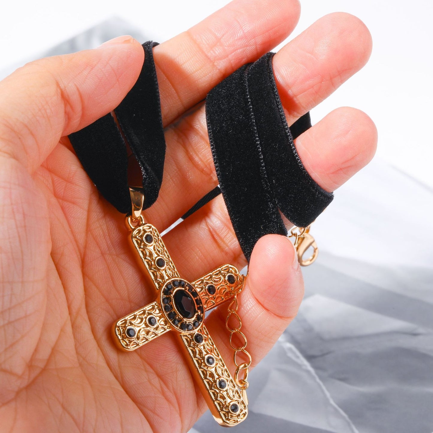 Vintage Sweet Cross Collarbone Choker