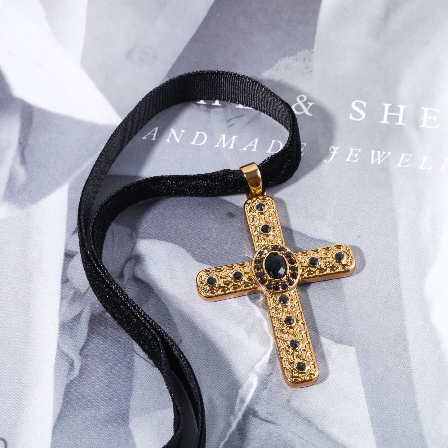 Vintage Sweet Cross Collarbone Choker