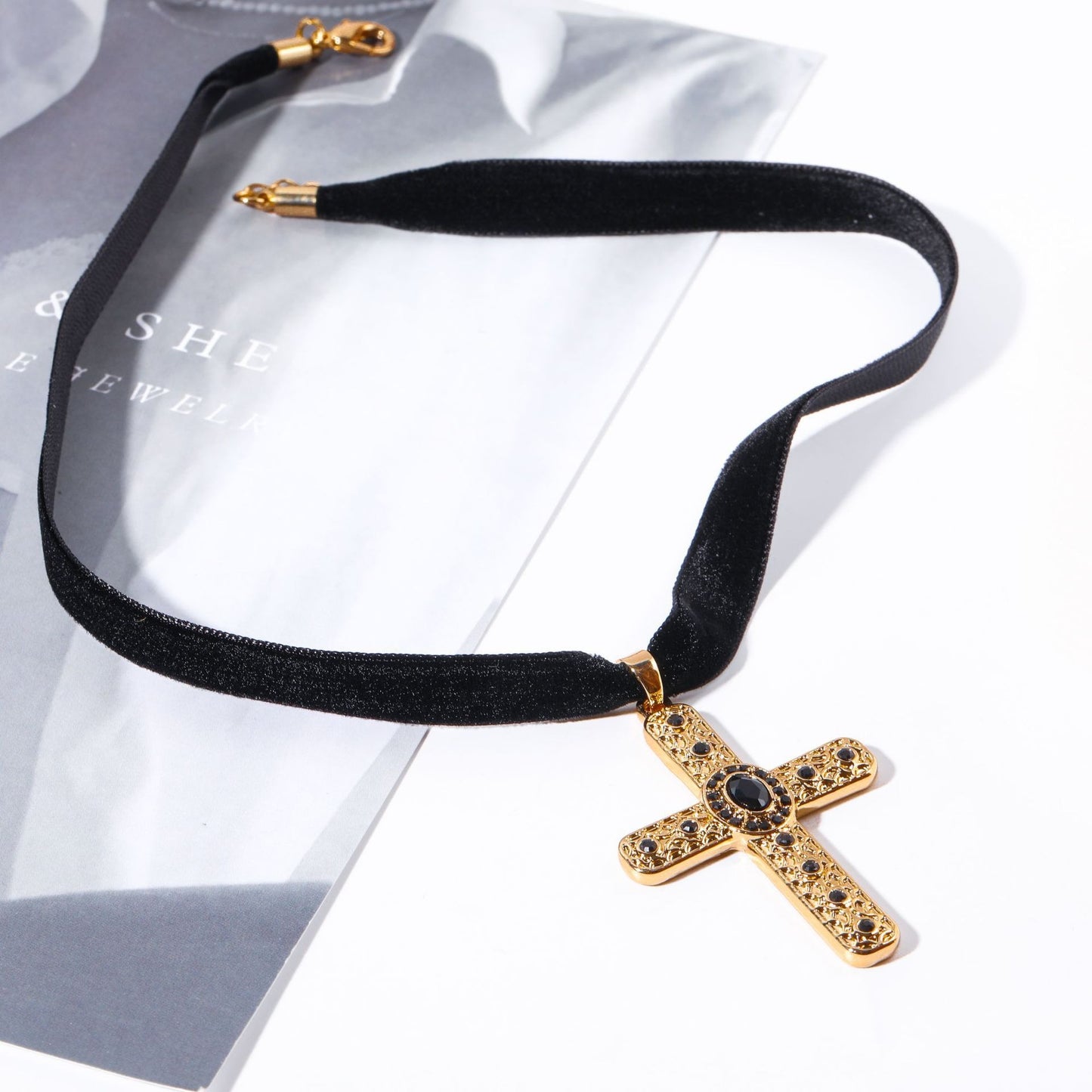 Vintage Sweet Cross Collarbone Choker