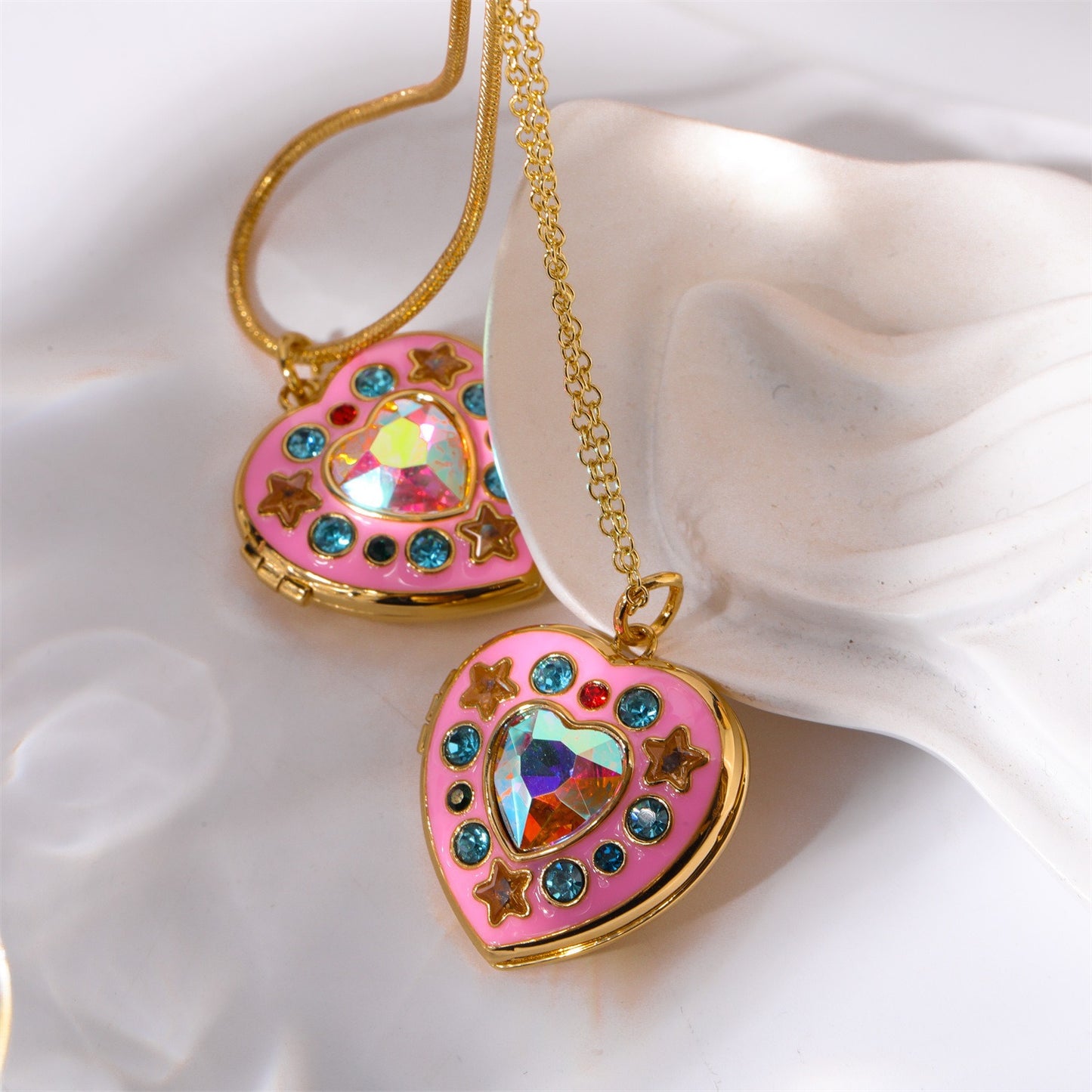 Heart-shaped diamond album necklace